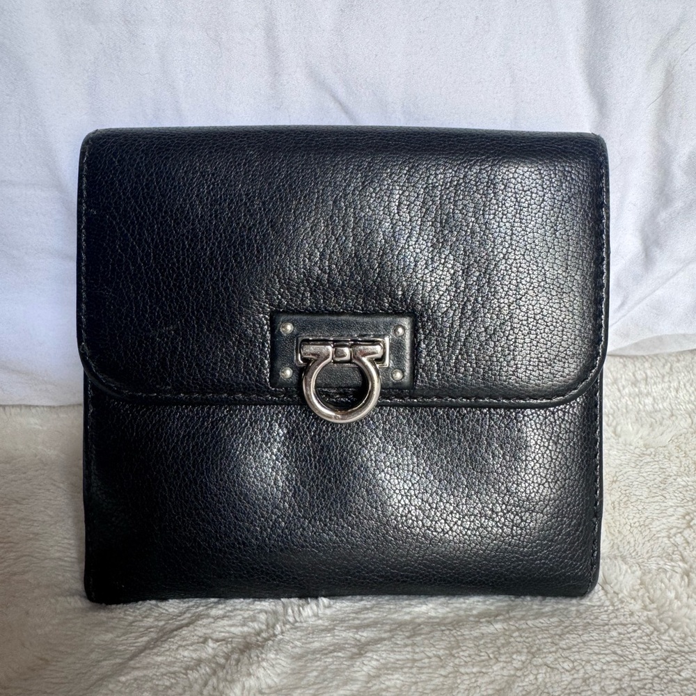 Salvatore Farragamo Authentic Black Leather Bifold Wallet Unisex VGUC